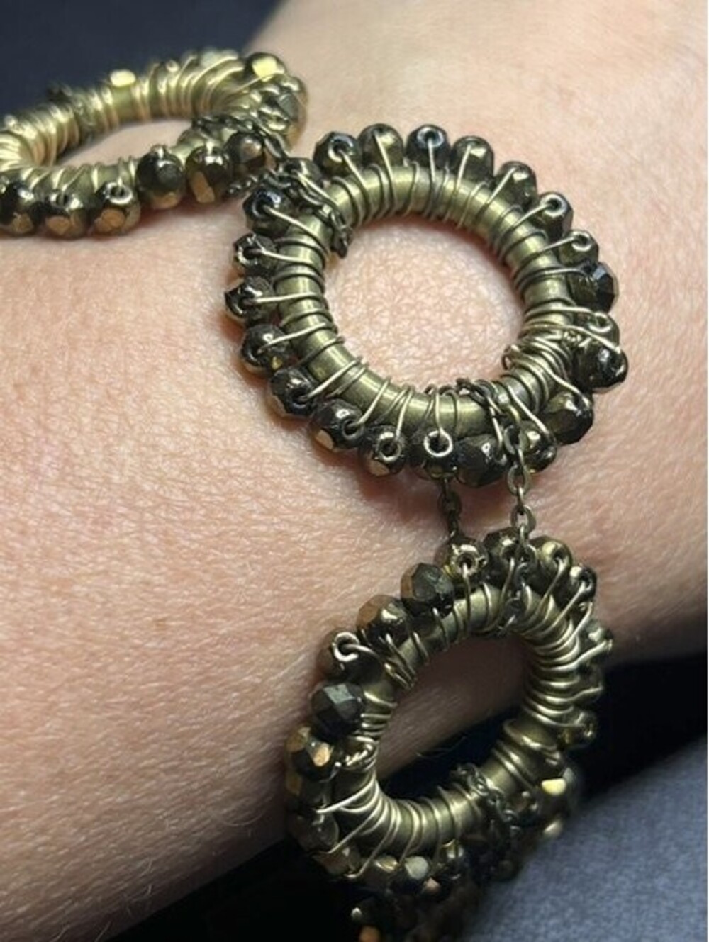 B6338 LEE ANGEL Wire Wrapped Bracelet Faceted Bead Toggle Antique Gold Tone 8.5"